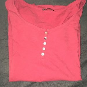 Mid-arm long sleeve blouse.